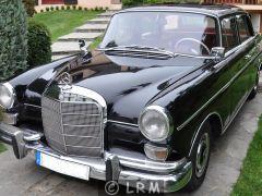 MERCEDES W110 200G (Photo 1)