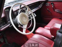 MERCEDES W110 200G (Photo 4)