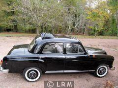 MERCEDES 180 B (Photo 2)