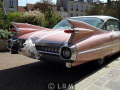 CADILLAC Sedan (Photo 3)