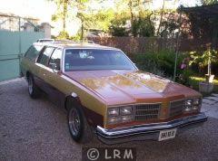 OLDSMOBILE Custom Cruiser (Photo 1)