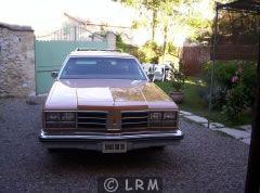 OLDSMOBILE Custom Cruiser (Photo 2)