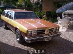 OLDSMOBILE Custom Cruiser (Photo 5)