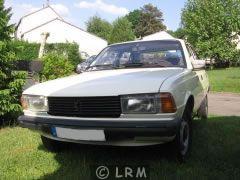 PEUGEOT 305 (Photo 1)