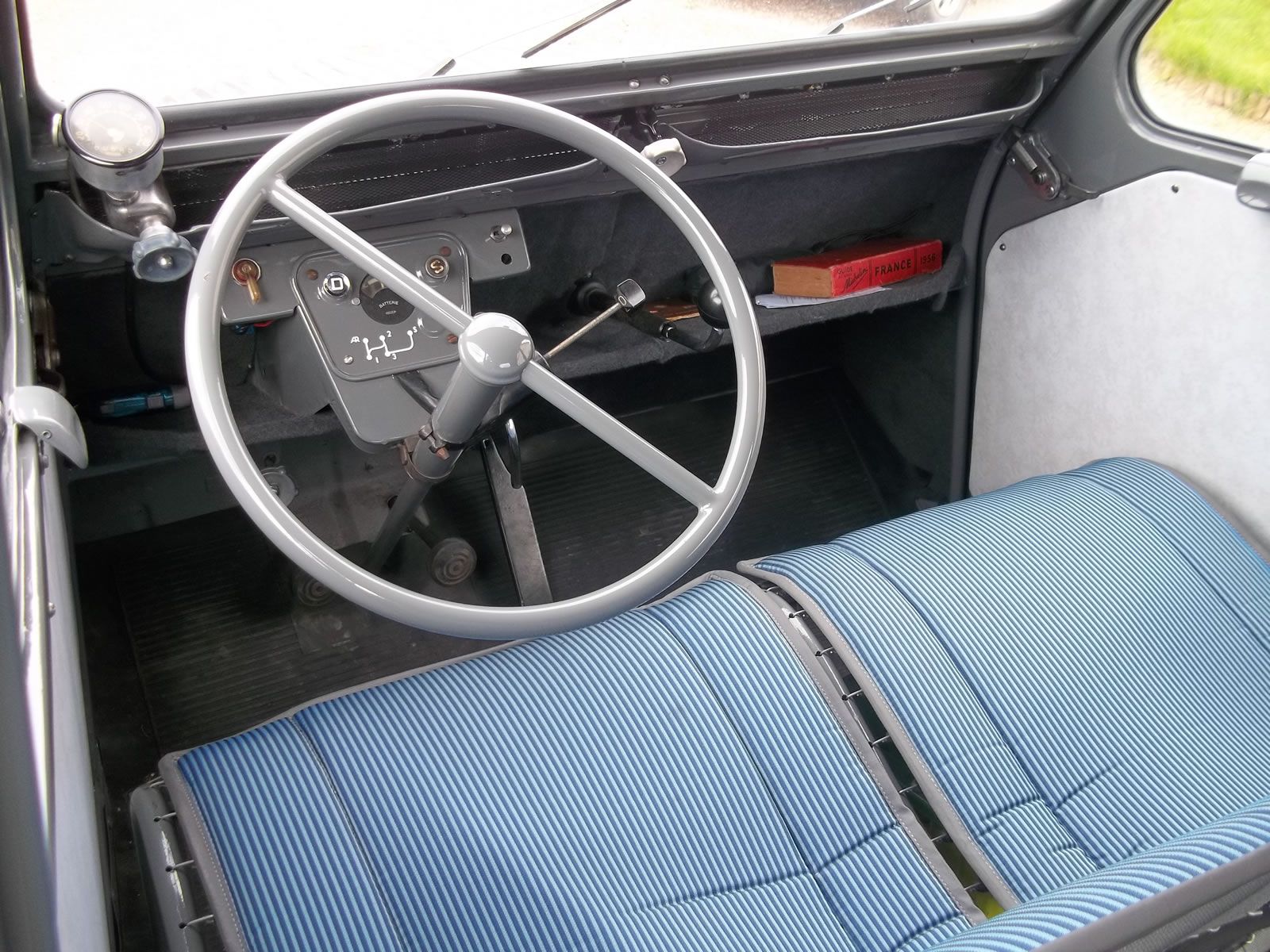 citroen 2cv interieur