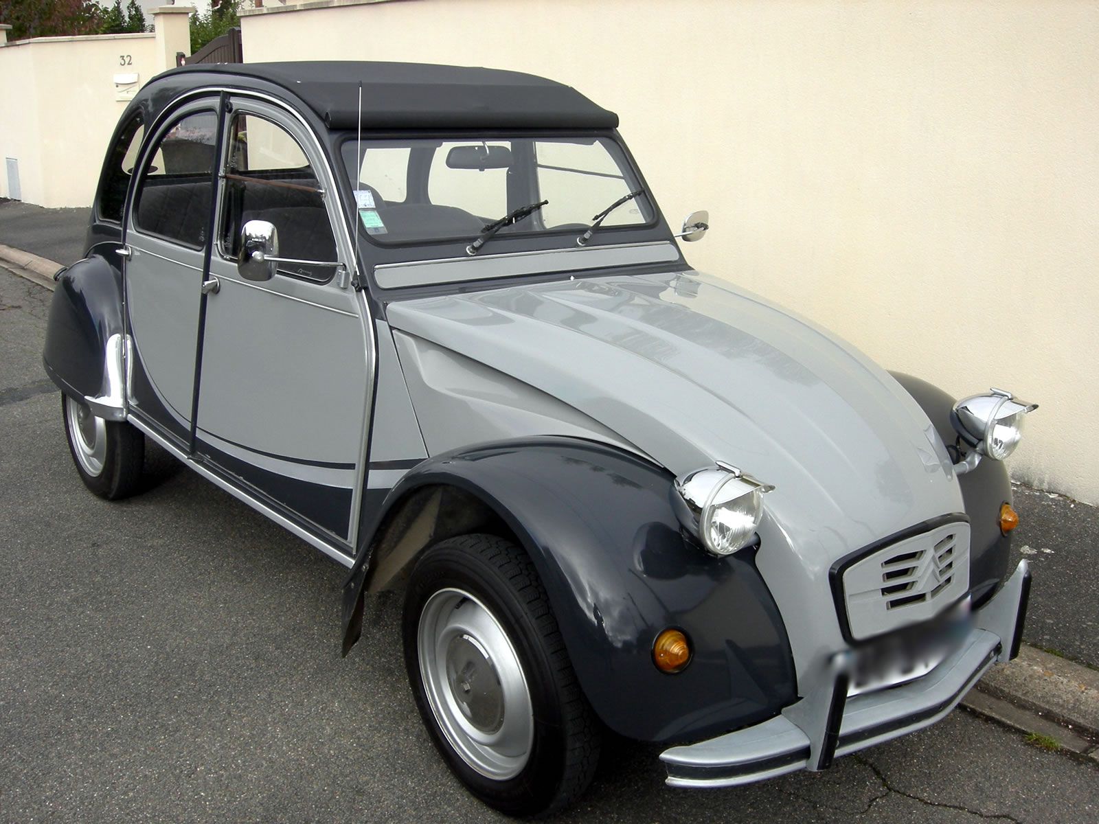 Bon anniversaire, 2CV Charleston !