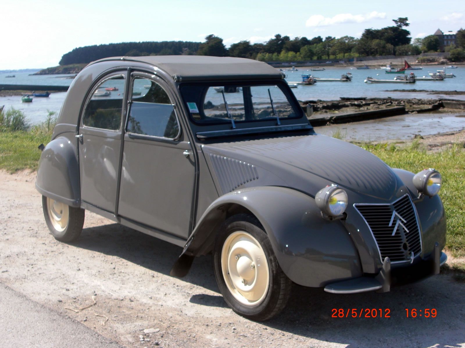 Yayyyyyyy.  VN sẽ qua mặt China!!!! Photo_big_Citroen_2cv_1954_3262_1