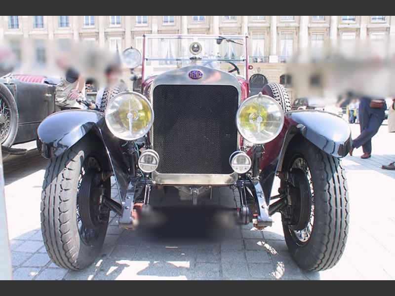 Location voiture ancienne - Louer une voiture de collection à Paris