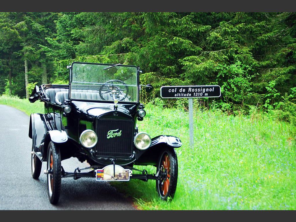 Voiture déco Ford T verte - En bois - Un cadeau pour un petit d'homme