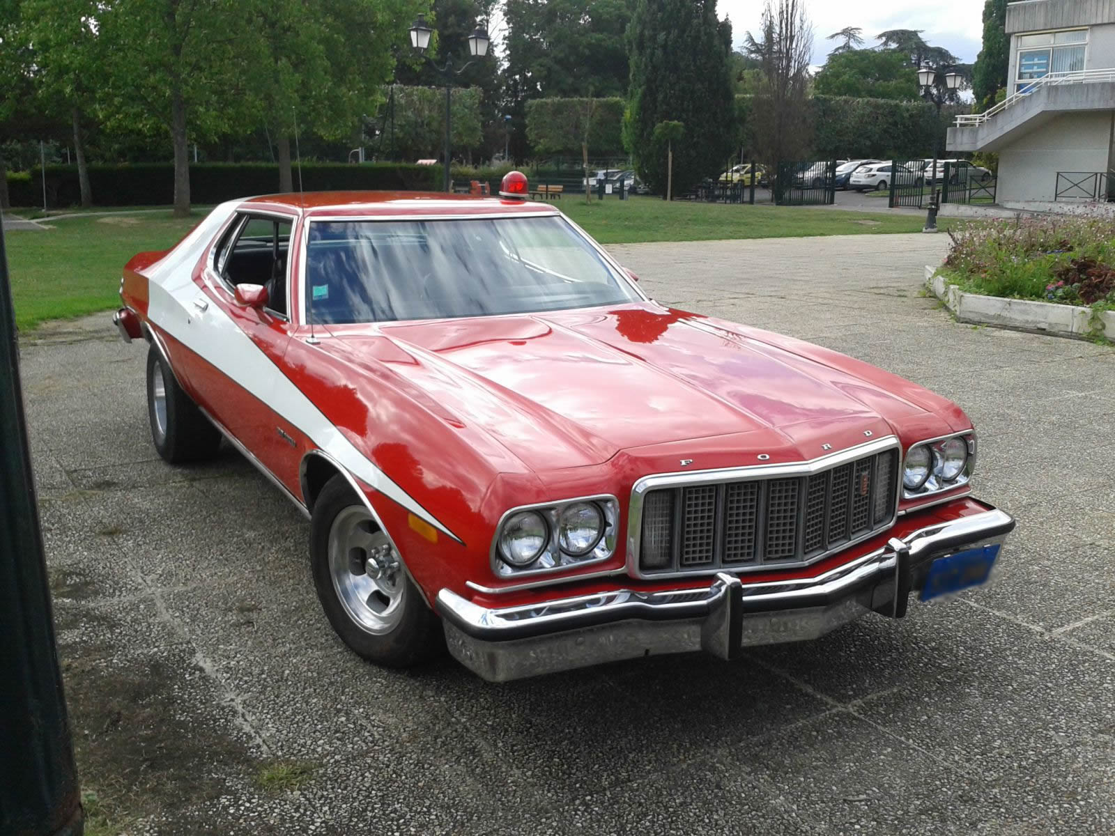 Location FORD Torino Starsky et Hutch de 1975 pour mariage - Val