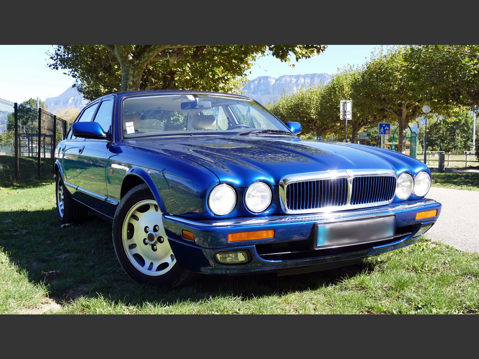 Location JAGUAR XJ 40 Sovereign de 1988 pour mariage - Haute-Savoie