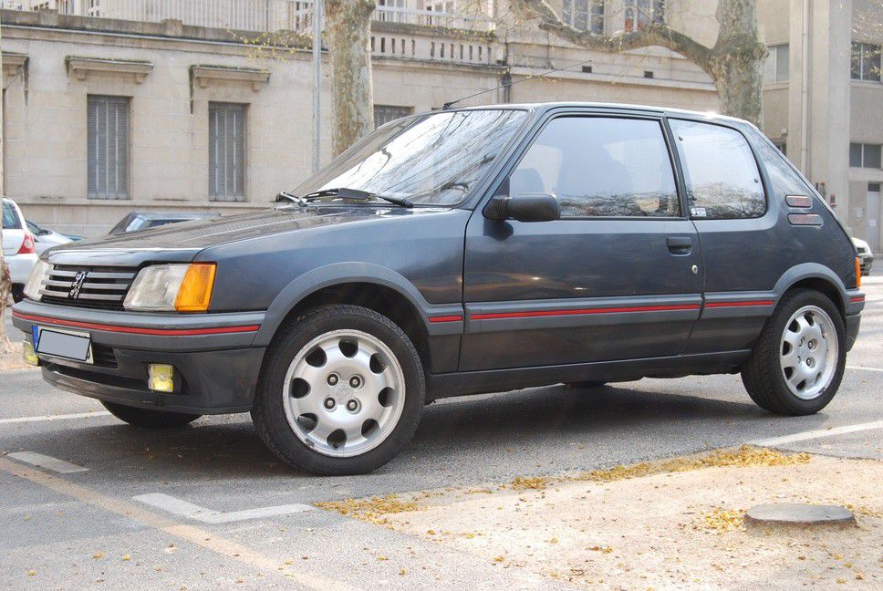 Location Peugeot 205 Gti à Plouigneau 29610