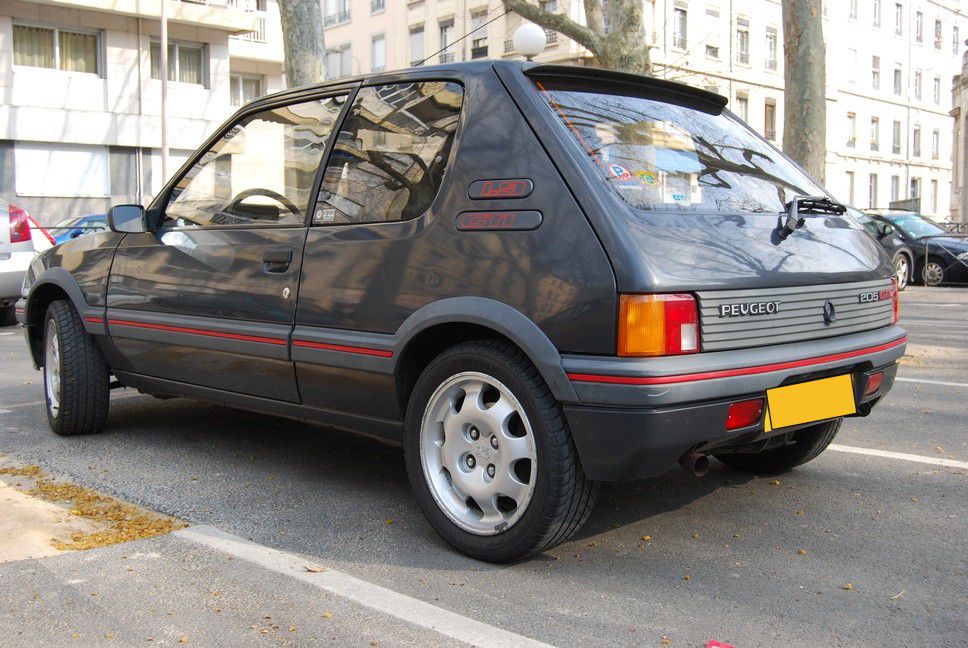 Location Peugeot 205 Gti à Plouigneau 29610