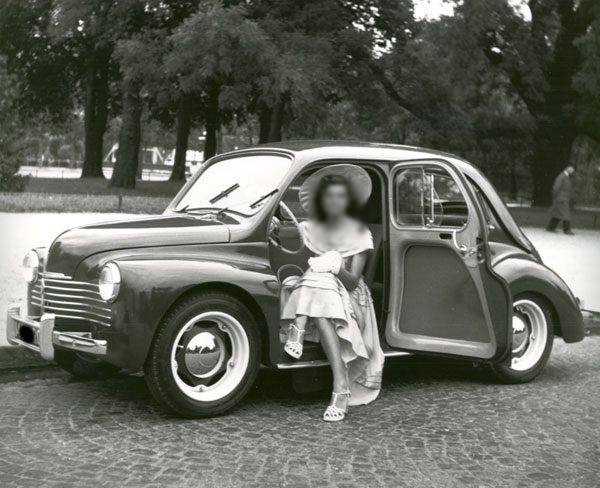   cars and girls  - Page 33 Photo_big_Renault_4cv_1952_1805_4