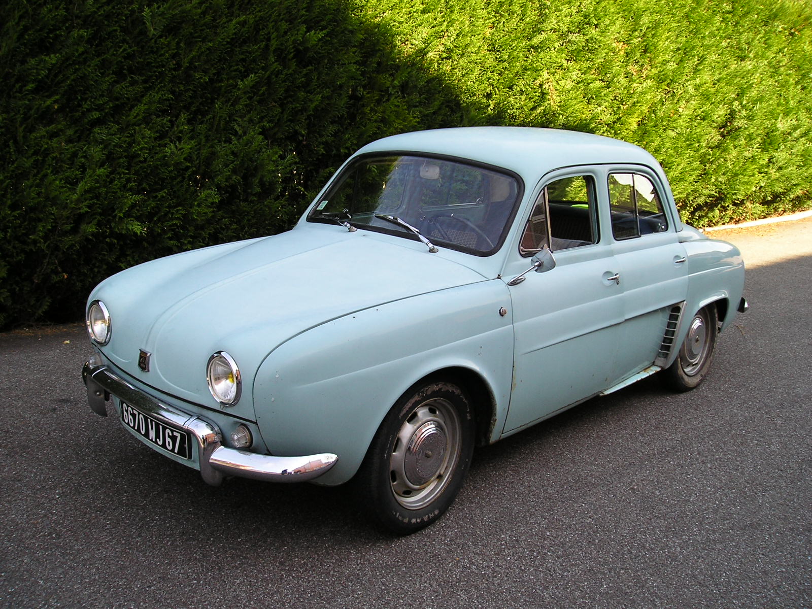 Louer une RENAULT Dauphine de 1958 (Photo 1)