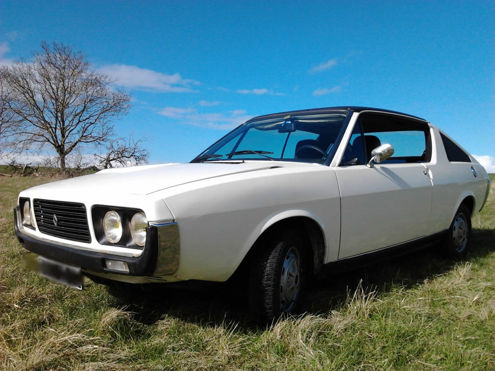 Location RENAULT 15 de 1972 pour mariage - Puy-de-Dôme