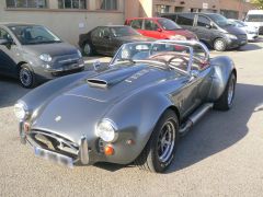 Louer une AC Cobra 650 CV de de 1966 (Photo 1)