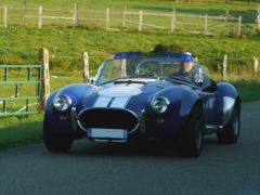 Louer une AC Cobra de de 1977 (Photo 1)