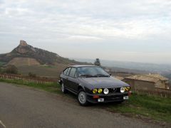 Louer une ALFA ROMEO Alfetta GTV 2000 de de 1982 (Photo 2)