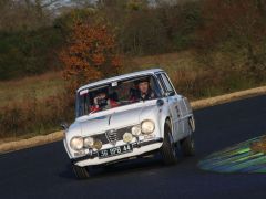 Louer une ALFA ROMEO Giulia Ti  (112 CV) de de 1964 (Photo 4)