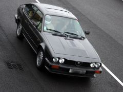 Louer une ALFA ROMEO GT V6 de de 1986 (Photo 2)