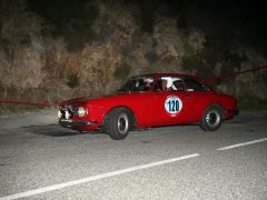 Louer une ALFA ROMEO GT1300 Junior de de 1970 (Photo 5)