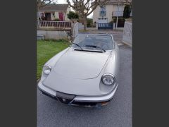 Louer une ALFA ROMEO SPIDER de de 1984 (Photo 2)