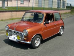 Louer une AUSTIN Mini 1000 de 1977 (Photo 1)