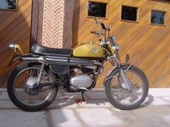 Louer une BENELLI 125 SCRAMBLER de de 1973 (Photo 1)