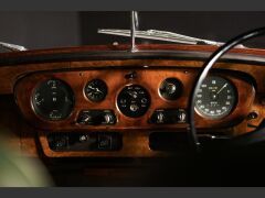Louer une BENTLEY S3 de de 1964 (Photo 5)