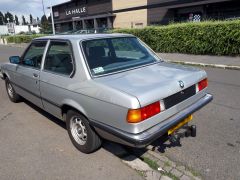 Louer une BMW 318 de de 1981 (Photo 3)