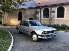 Louer une BMW 320i de 1986 (Photo 0)