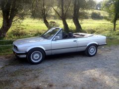 Louer une BMW 325 Cabriolet de de 1990 (Photo 1)