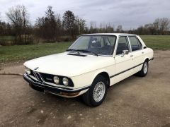 Louer une BMW 520-4 de de 1977 (Photo 1)