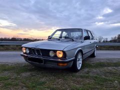 Louer une BMW 520 de 1983 (Photo 2)