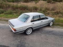 Louer une BMW 520 de de 1983 (Photo 2)