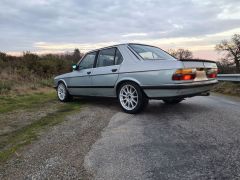 Louer une BMW 520 de de 1983 (Photo 3)