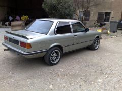 Louer une BMW E21  320 de de 1982 (Photo 2)