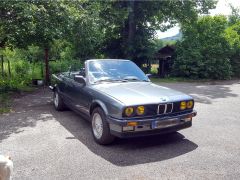 Louer une BMW E30 320I de 1989 (Photo 0)