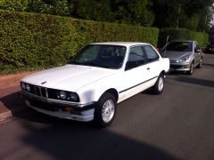 BMW E30 323i (Photo 1)