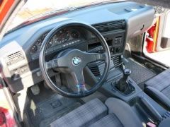 Louer une BMW M3 E30 de de 1989 (Photo 2)