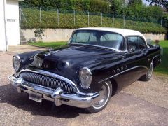 Louer une BUICK Roadmaster de de 1954 (Photo 1)