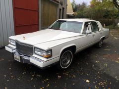 Louer une CADILLAC Brougham de de 1992 (Photo 1)