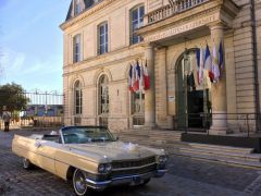 Louer une CADILLAC Cabriolet Deville  de 1964 (Photo 1)