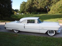 Louer une CADILLAC Coupé De Ville de de 1956 (Photo 1)