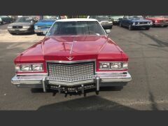 Louer une CADILLAC Deville Sedan de 1975 (Photo 2)