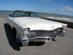 Louer une CADILLAC DeVille de de 1967 (Photo 1)