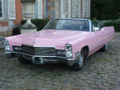 Louer une CADILLAC Deville de 1968 (Photo 0)