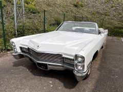 Louer une CADILLAC Deville de 1968 (Photo 1)