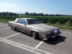 Louer une CADILLAC Deville de de 1981 (Photo 1)